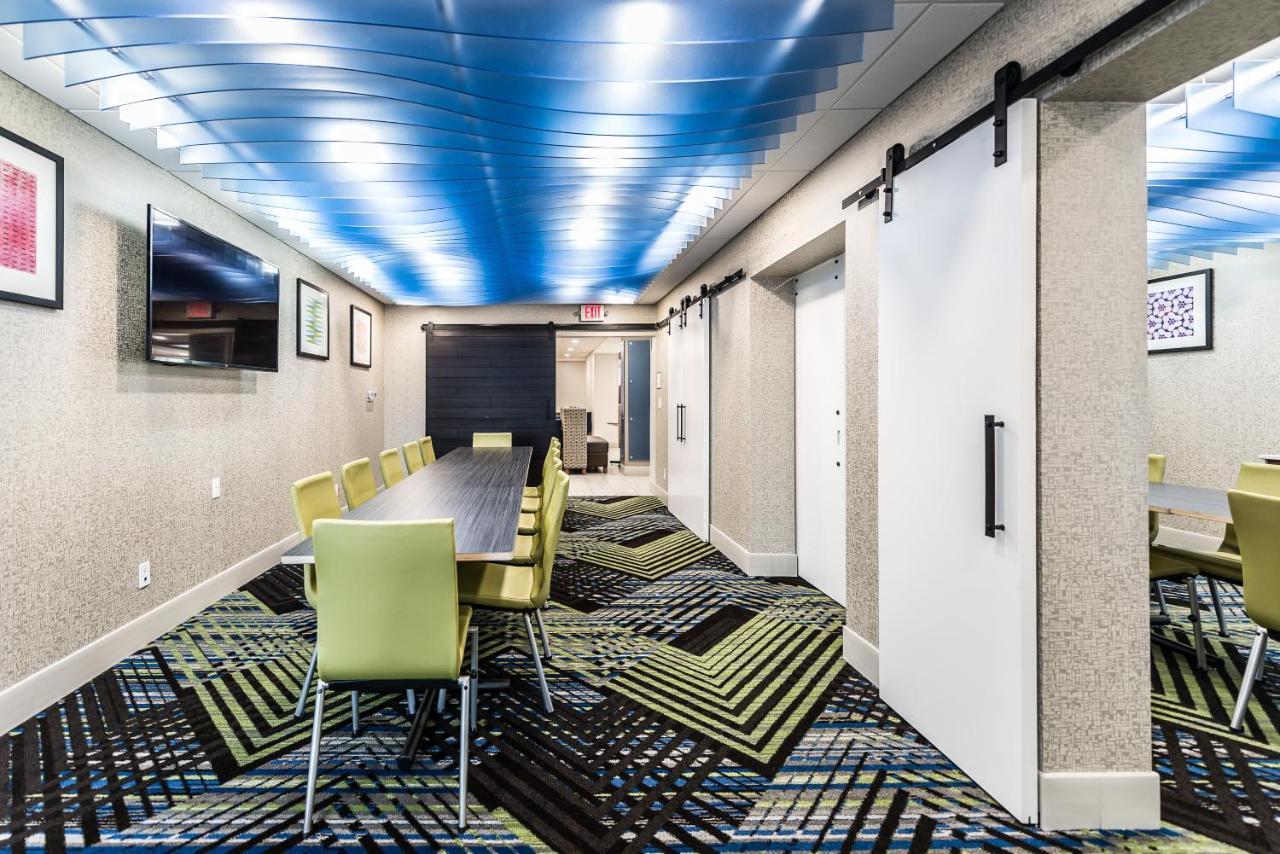 Holiday Inn Express Flint-Campus Area By Ihg Exterior foto