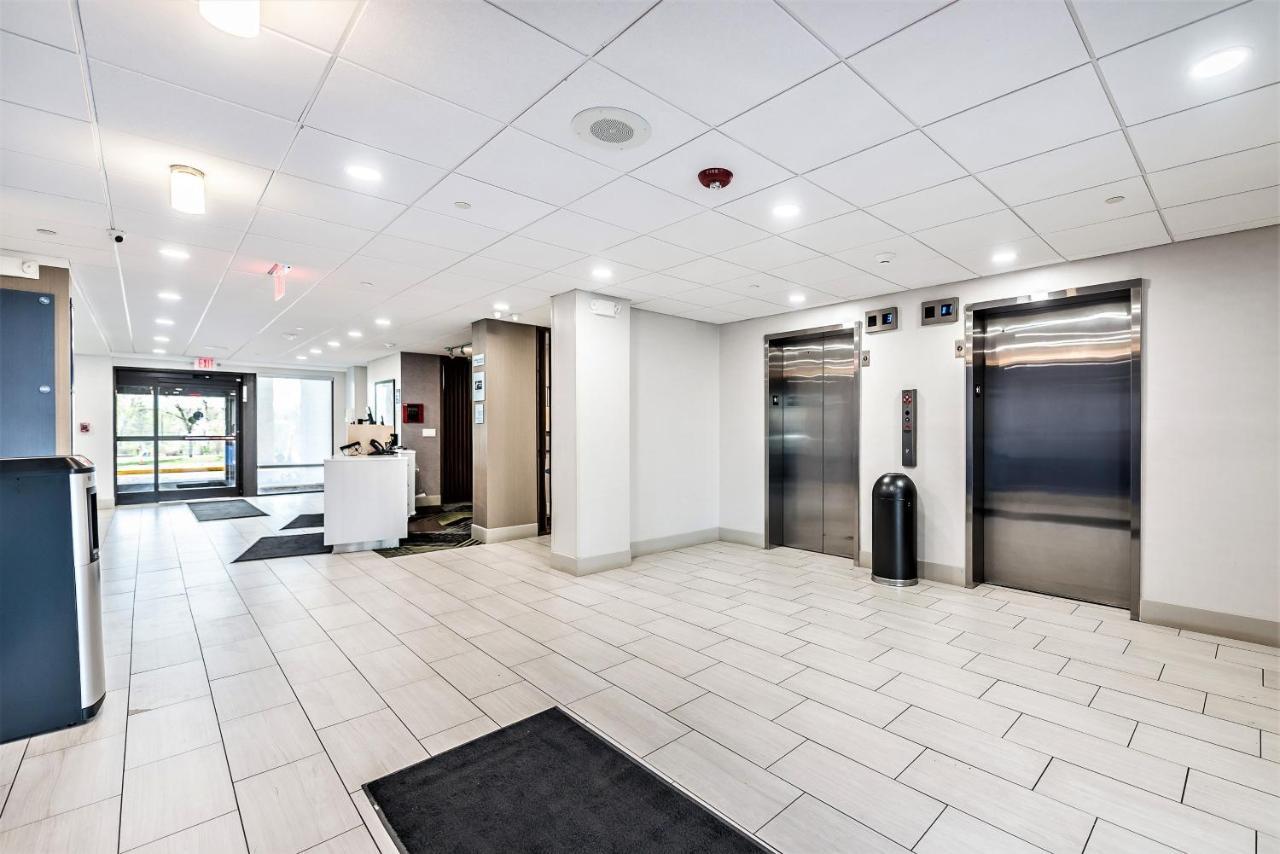Holiday Inn Express Flint-Campus Area By Ihg Exterior foto