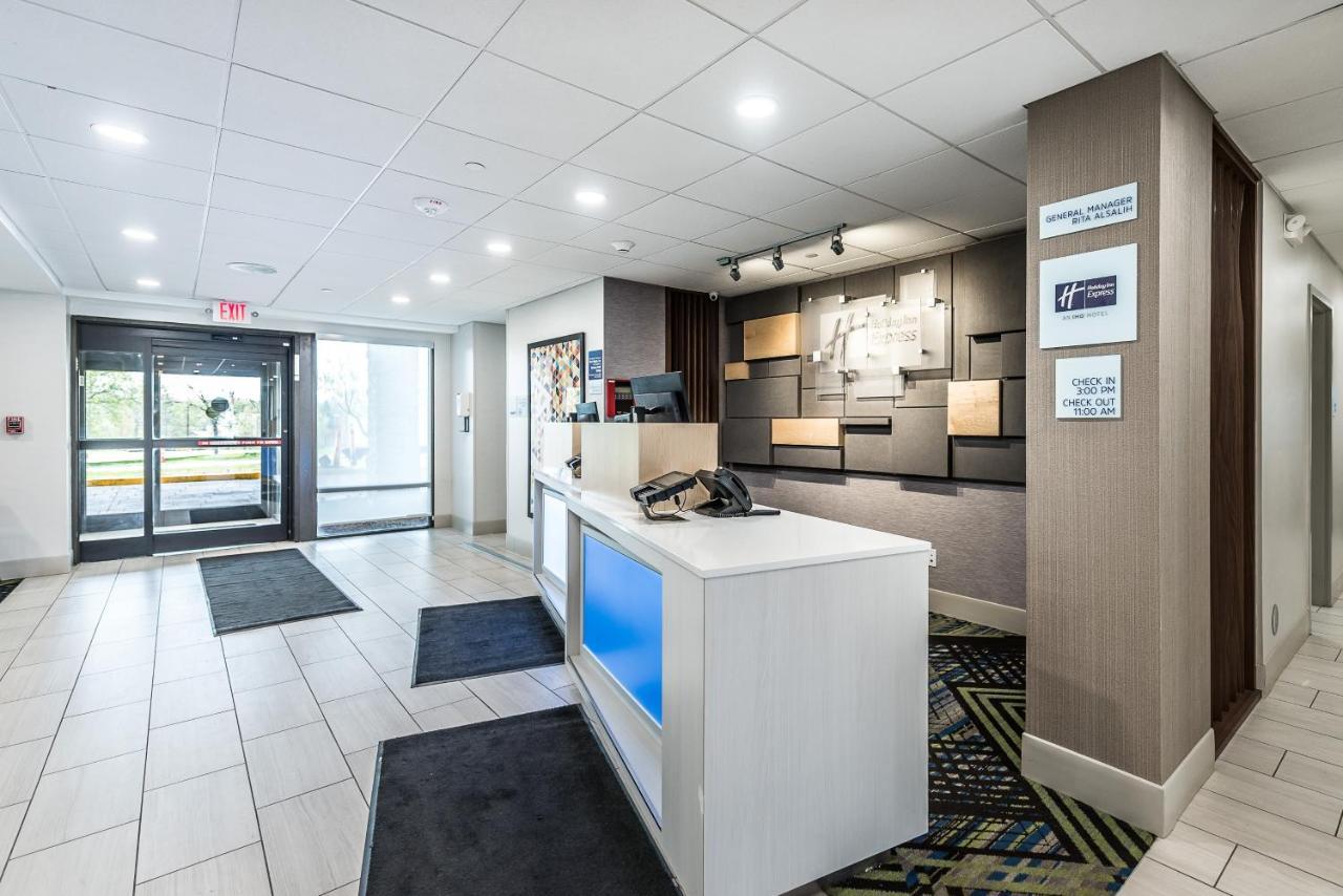Holiday Inn Express Flint-Campus Area By Ihg Exterior foto