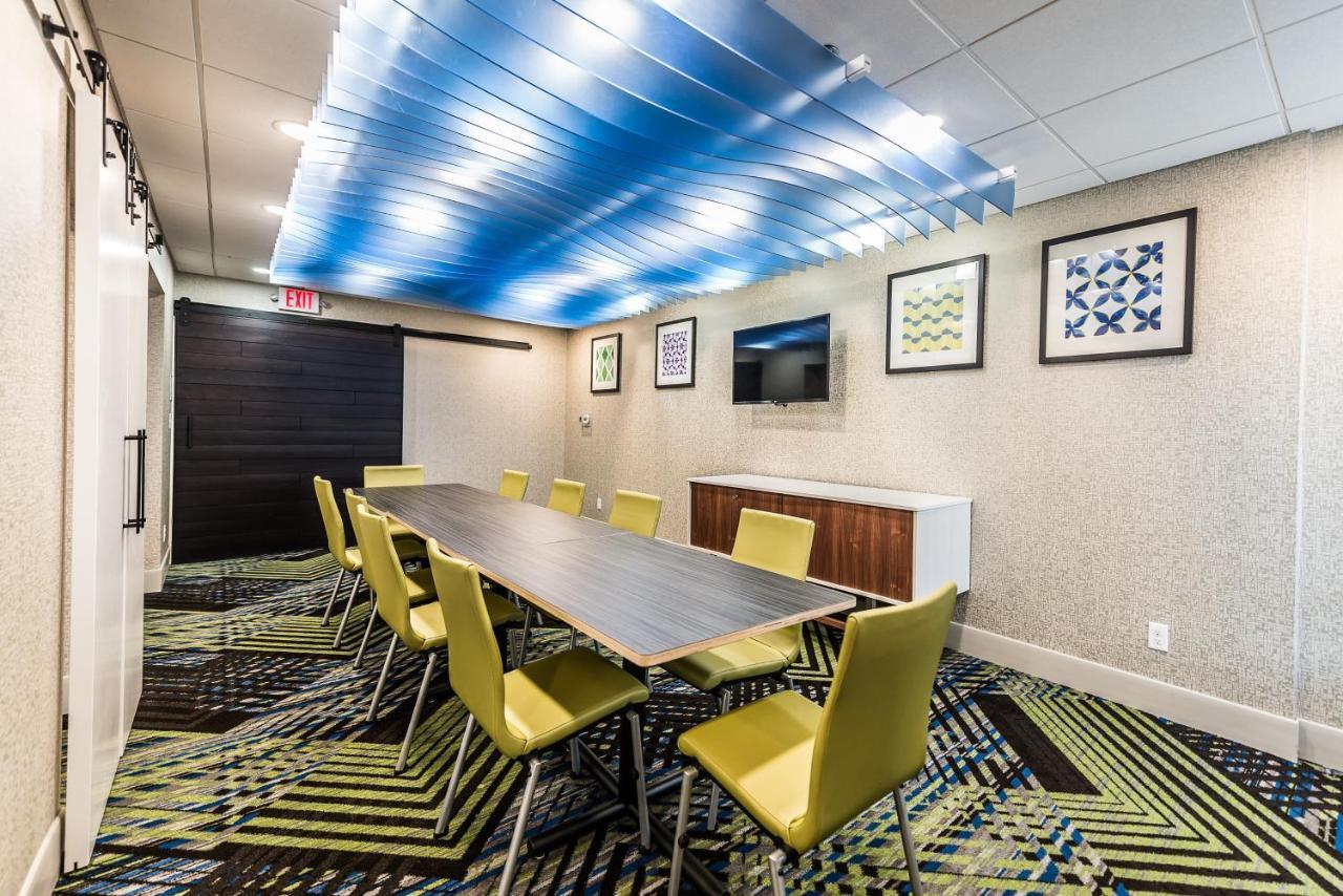 Holiday Inn Express Flint-Campus Area By Ihg Exterior foto