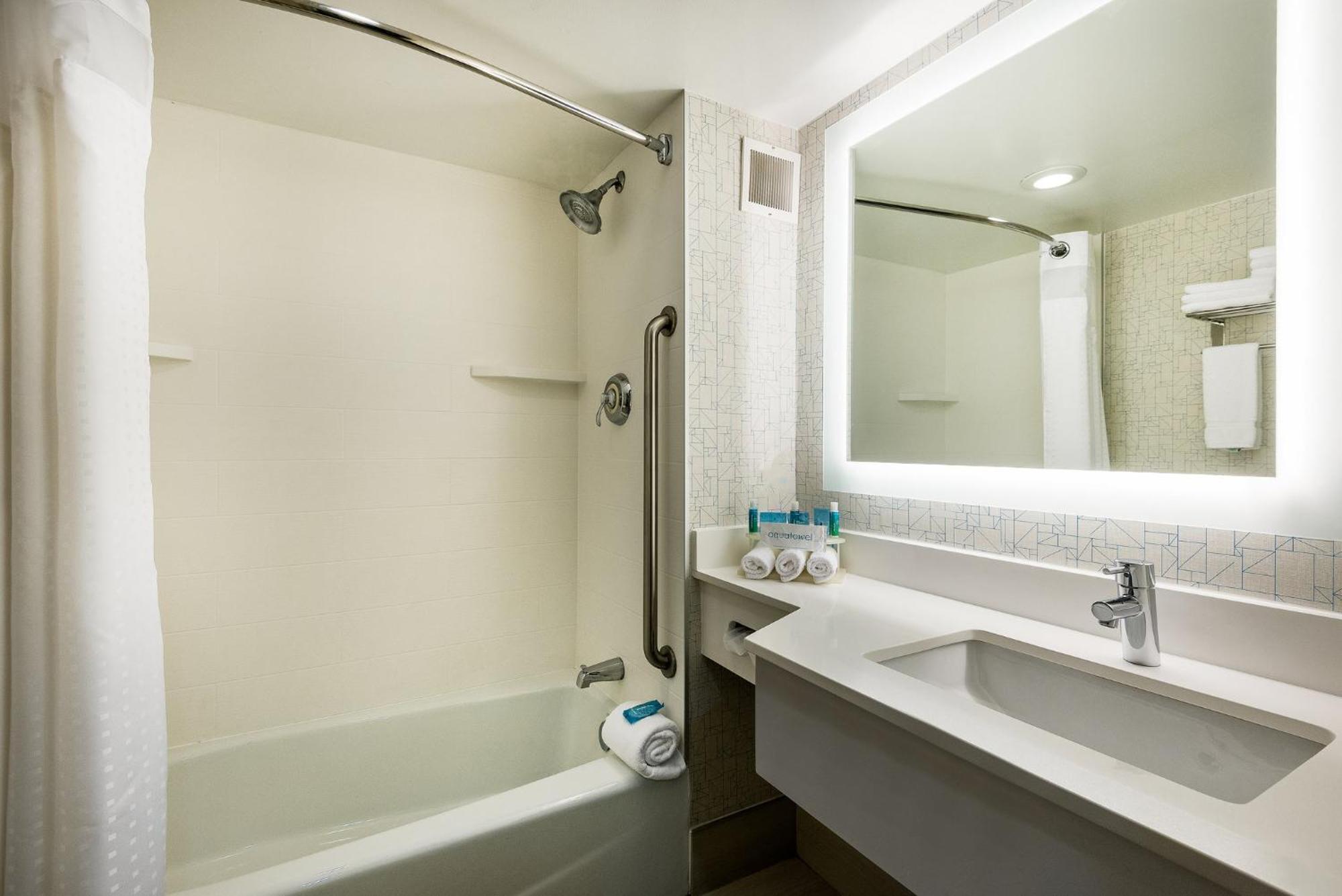 Holiday Inn Express Flint-Campus Area By Ihg Exterior foto